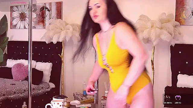 Estheraa online show from 02.14.26