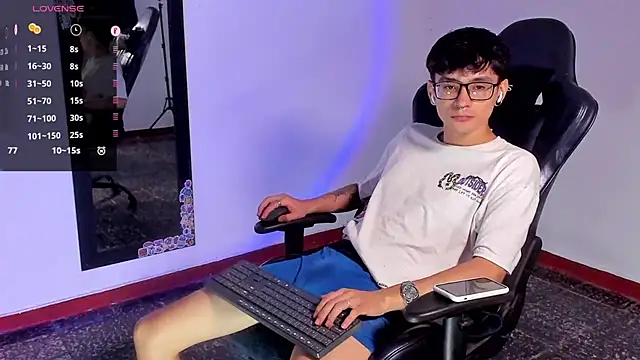 Snapshot of cute_diego_ chatting on 02.12.25 cute diego online show from 02.12.25