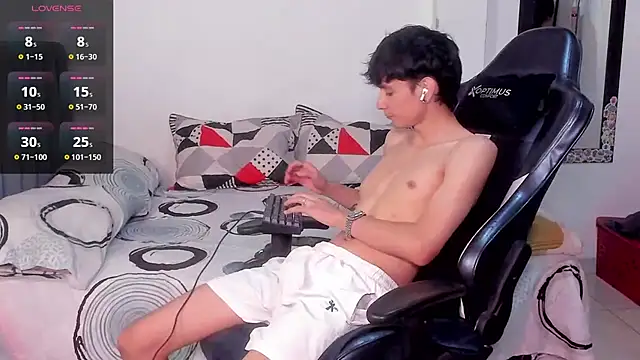 Snapshot of cute_diego_ chatting on 10.22.25 cute diego online show from 10.22.25