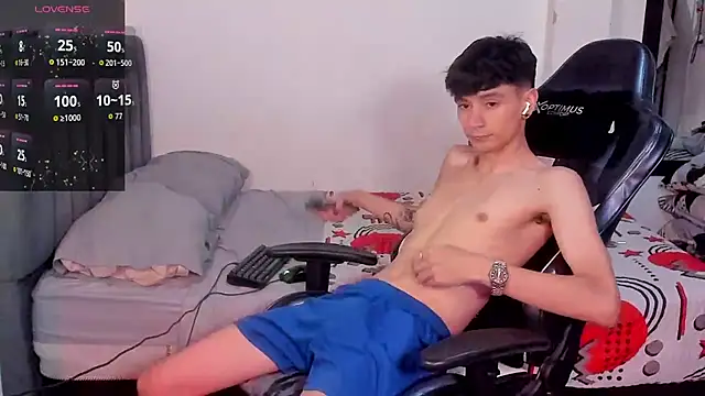 Snapshot of cute_diego_ chatting on 11.15.25 cute diego online show from 11.15.25