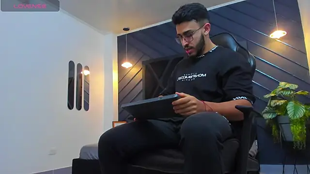 Liam Kleiin online show from 10.15.25