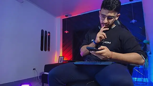 Liam Kleiin online show from 04.08.26