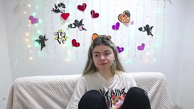 TinaRedly online show from 02.22.25