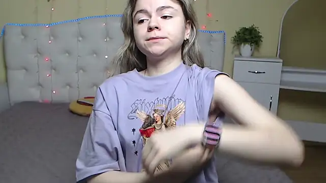 TinaRedly online show from 03.23.25