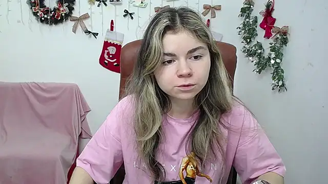 TinaRedly online show from 12.14.25