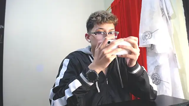  Thomas hot  online show from 01.12.25