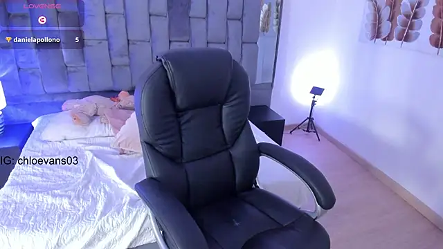 Chloe evans   online show from 02.26.25