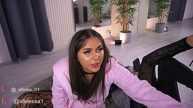 VanessaSimon online show from 03.21.25