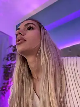 Snapshot of HaileyMadow chatting on 11.23.25 HaileyMadow online show from 11.23.25