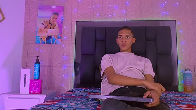 Snapshot of dilan_alfonzo chatting on 10.20.25 dilan alfonzo online show from 10.20.25