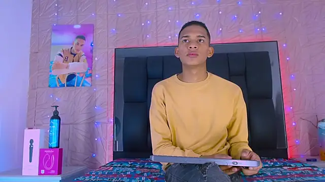 Snapshot of dilan_alfonzo chatting on 10.22.25 dilan alfonzo online show from 10.22.25