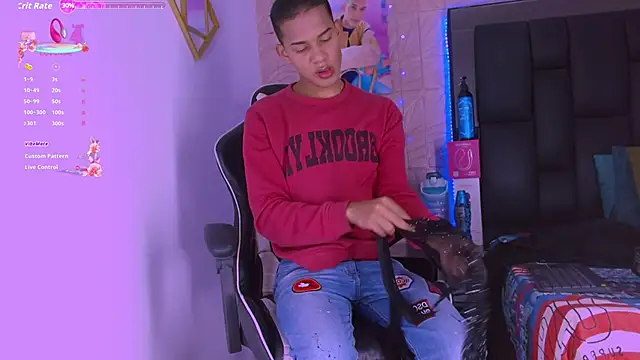 Snapshot of dilan_alfonzo chatting on 10.31.25 dilan alfonzo online show from 10.31.25