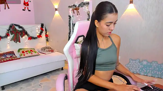miagomezweb1 online show from 12.18.24