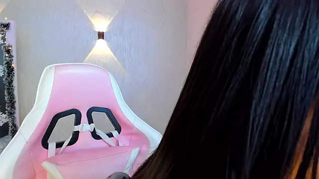 miagomezweb1 online show from 12.21.24