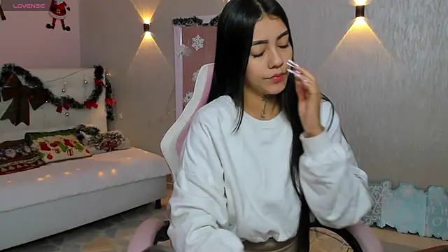 miagomezweb1 online show from 12.27.24