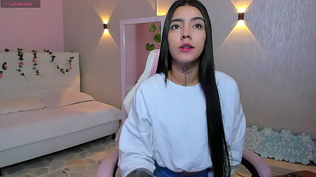 miagomezweb1 online show from 01.13.25