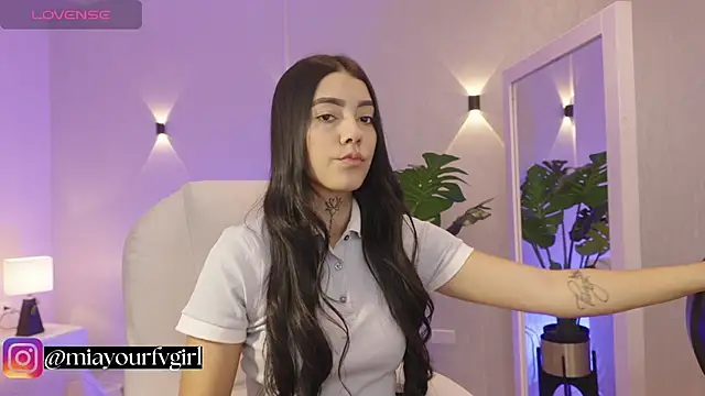 miagomezweb1 online show from 10.18.25