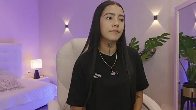 miagomezweb1 online show from 11.28.25