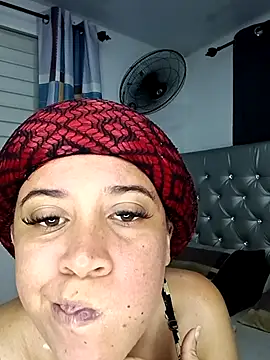 Snapshot of the_geisha_2021k chatting on 10.22.25 the geisha 2021k online show from 10.22.25