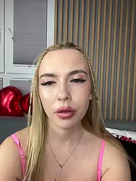 Snapshot of Nicole_blonde0 chatting on 02.23.25 Nicole blonde0 online show from 02.23.25