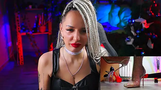 Snapshot of MonicaMaxwel chatting on 01.13.25 MonicaMaxwel online show from 01.13.25