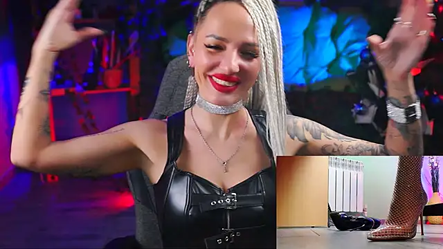 Snapshot of MonicaMaxwel chatting on 01.13.25 MonicaMaxwel online show from 01.13.25