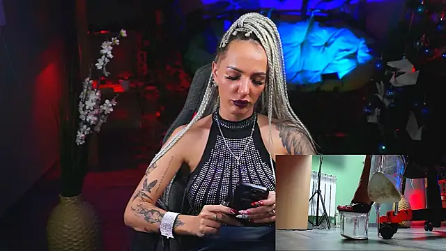 Snapshot of MonicaMaxwel chatting on 01.19.25 MonicaMaxwel online show from 01.19.25
