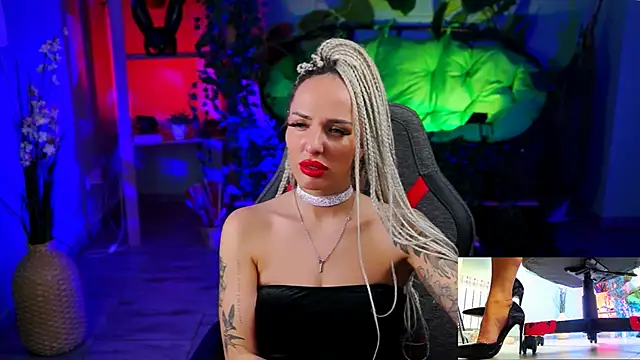 Snapshot of MonicaMaxwel chatting on 01.22.25 MonicaMaxwel online show from 01.22.25