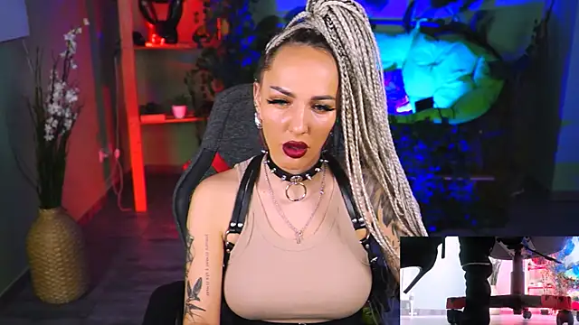 Snapshot of MonicaMaxwel chatting on 02.04.25 MonicaMaxwel online show from 02.04.25