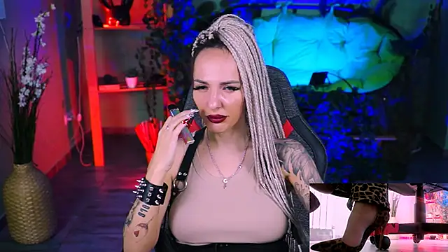 Snapshot of MonicaMaxwel chatting on 02.04.25 MonicaMaxwel online show from 02.04.25