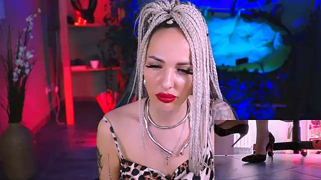 Snapshot of MonicaMaxwel chatting on 02.05.25 MonicaMaxwel online show from 02.05.25