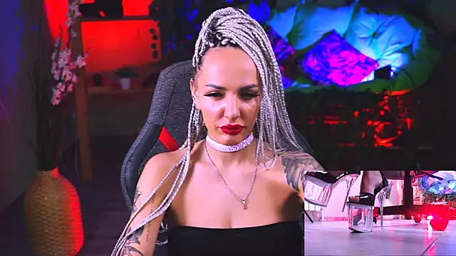 Snapshot of MonicaMaxwel chatting on 02.12.25 MonicaMaxwel online show from 02.12.25