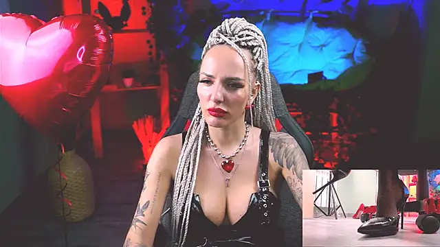Snapshot of MonicaMaxwel chatting on 02.15.25 MonicaMaxwel online show from 02.15.25