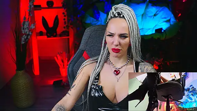 Snapshot of MonicaMaxwel chatting on 02.19.25 MonicaMaxwel online show from 02.19.25