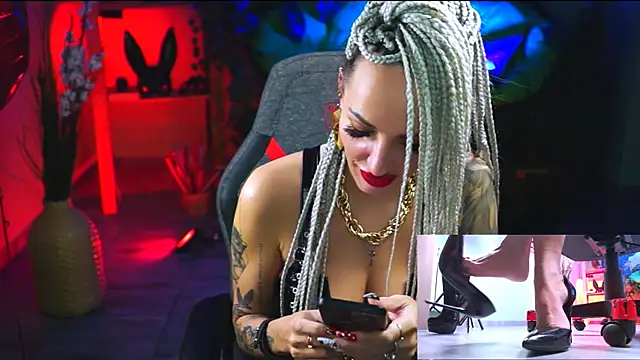 Snapshot of MonicaMaxwel chatting on 02.22.25 MonicaMaxwel online show from 02.22.25