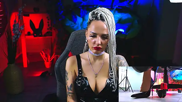 Snapshot of MonicaMaxwel chatting on 02.23.25 MonicaMaxwel online show from 02.23.25