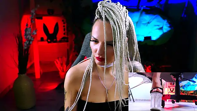 Snapshot of MonicaMaxwel chatting on 02.25.25 MonicaMaxwel online show from 02.25.25