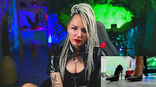 Snapshot of MonicaMaxwel chatting on 03.03.25 MonicaMaxwel online show from 03.03.25