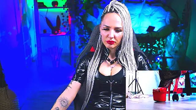 Snapshot of MonicaMaxwel chatting on 03.10.25 MonicaMaxwel online show from 03.10.25