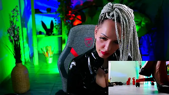 Snapshot of MonicaMaxwel chatting on 03.16.25 MonicaMaxwel online show from 03.16.25