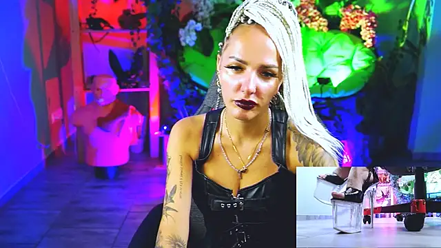 Snapshot of MonicaMaxwel chatting on 09.12.25 MonicaMaxwel online show from 09.12.25