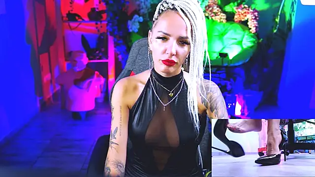 Snapshot of MonicaMaxwel chatting on 09.15.25 MonicaMaxwel online show from 09.15.25