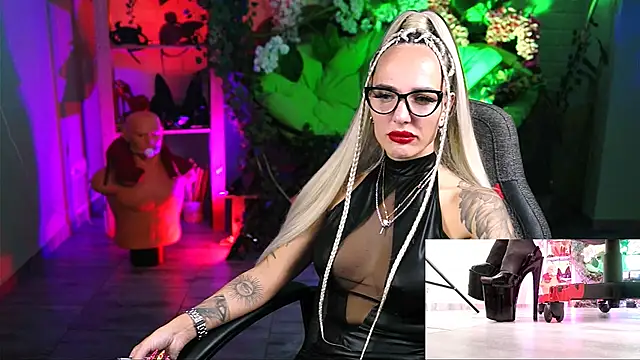 MonicaMaxwel online show from 10.21.25