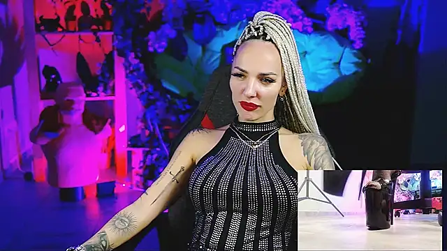 MonicaMaxwel online show from 11.20.25