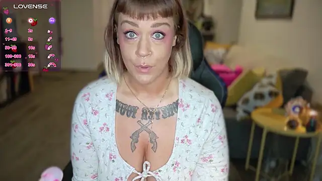 Snapshot of WendyDarling chatting on 02.24.25 WendyDarling online show from 02.24.25