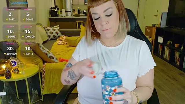 Snapshot of WendyDarling chatting on 03.18.25 WendyDarling online show from 03.18.25