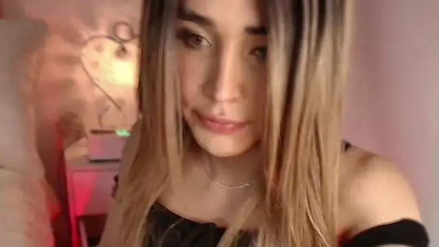 Snapshot of Missantonella_ chatting on 12.04.24 Missantonella online show from 12.04.24