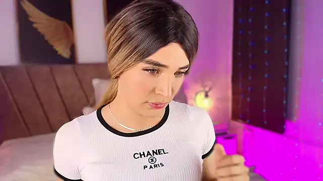 Snapshot of Missantonella_ chatting on 12.12.24 Missantonella online show from 12.12.24