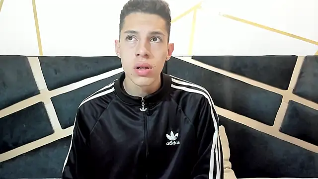 Snapshot of thiago19s chatting on 12.13.24 thiago19s online show from 12.13.24