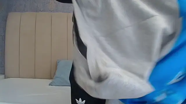 Snapshot of thiago19s chatting on 12.14.24 thiago19s online show from 12.14.24